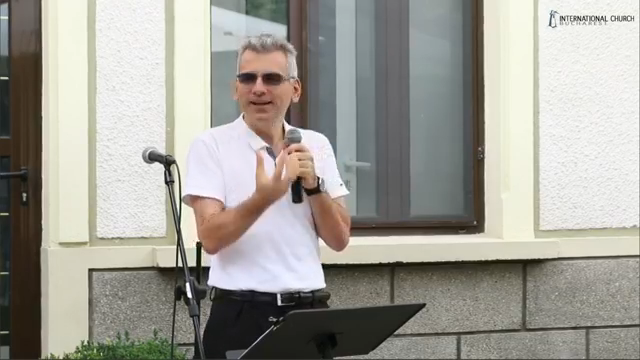 Cristi preaching at R10