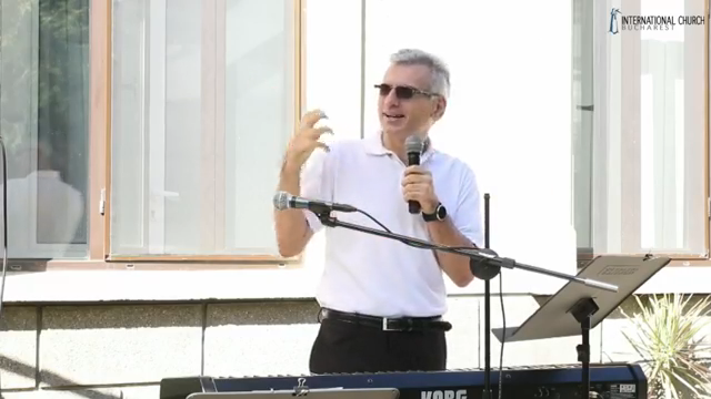 Pastor Cristi speaking at R10