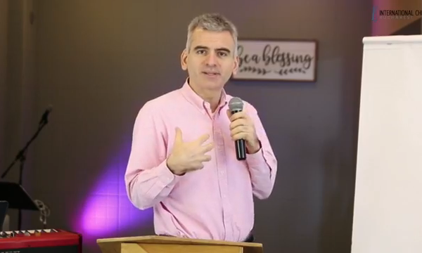 Pastor Cristi speaking at R10